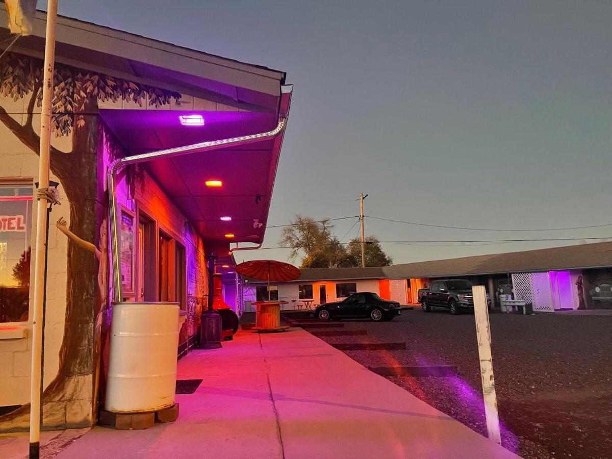 The Aztec Motel & Creative Space Seligman Exteriér fotografie