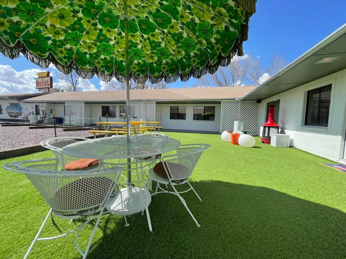 The Aztec Motel & Creative Space Seligman Exteriér fotografie