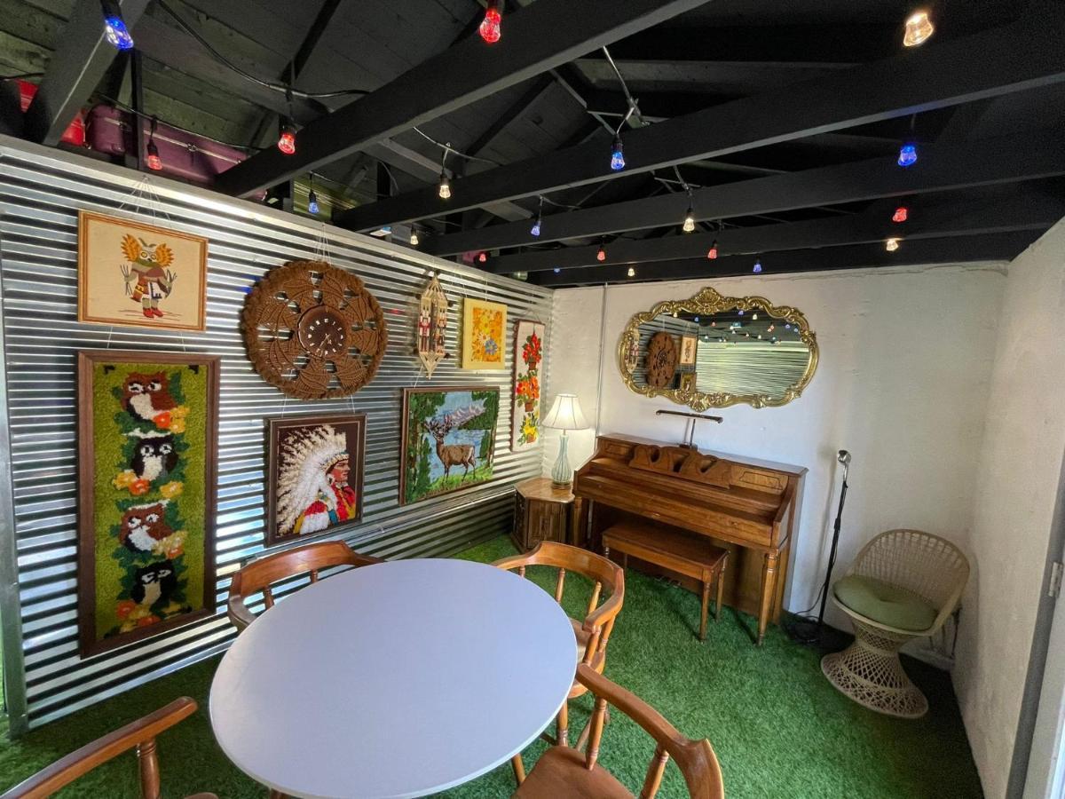 The Aztec Motel & Creative Space Seligman Exteriér fotografie