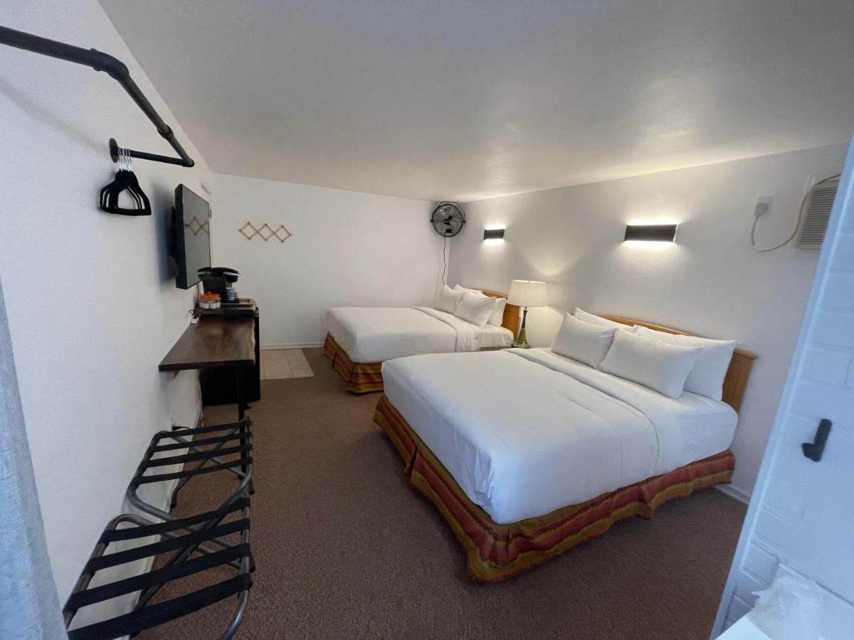 The Aztec Motel & Creative Space Seligman Exteriér fotografie