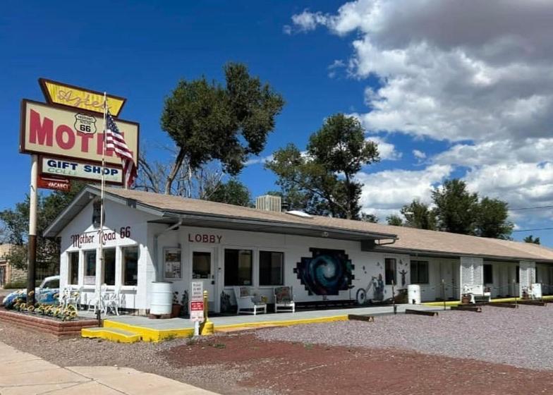 The Aztec Motel & Creative Space Seligman Exteriér fotografie