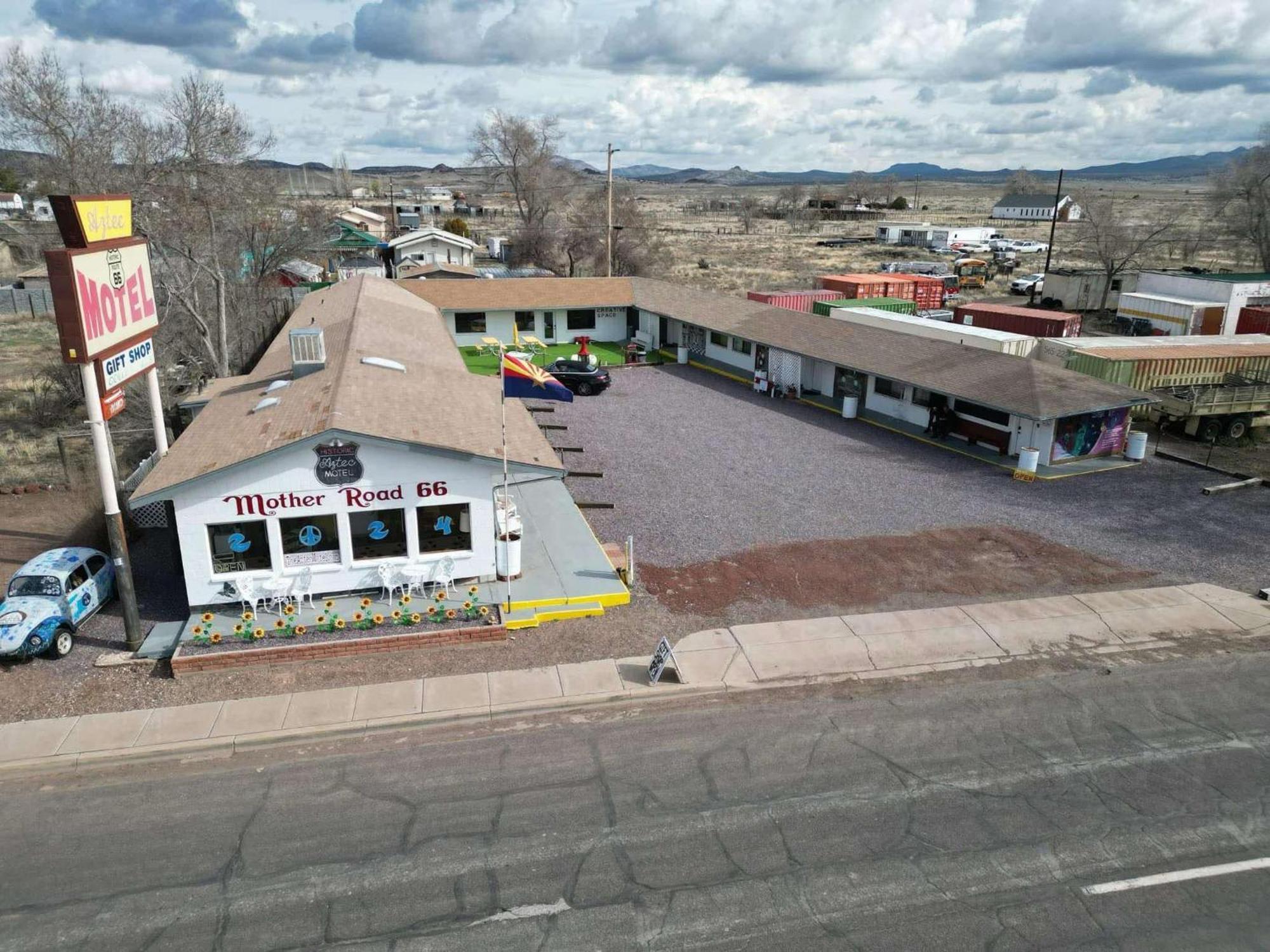 The Aztec Motel & Creative Space Seligman Exteriér fotografie