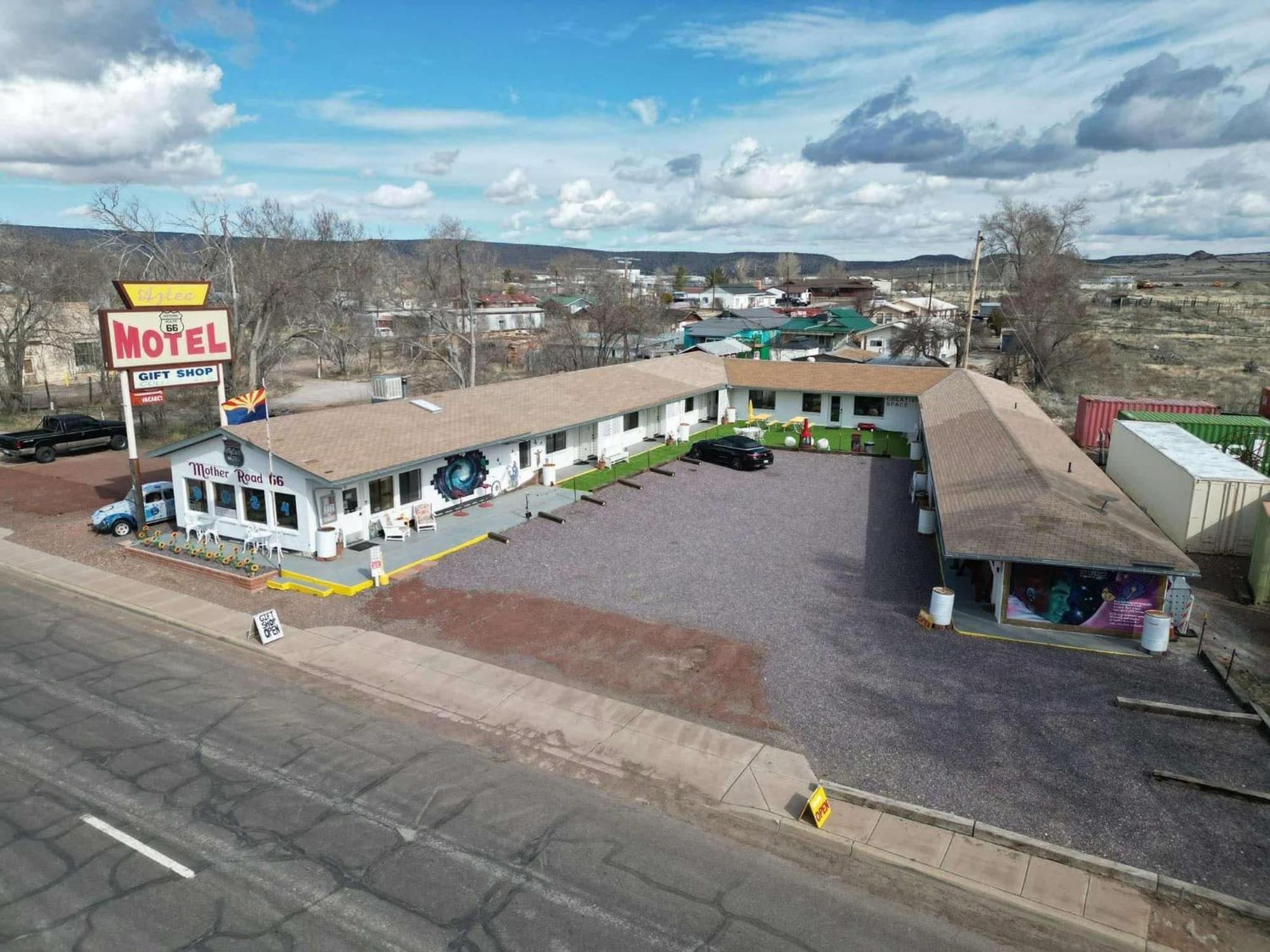 The Aztec Motel & Creative Space Seligman Exteriér fotografie