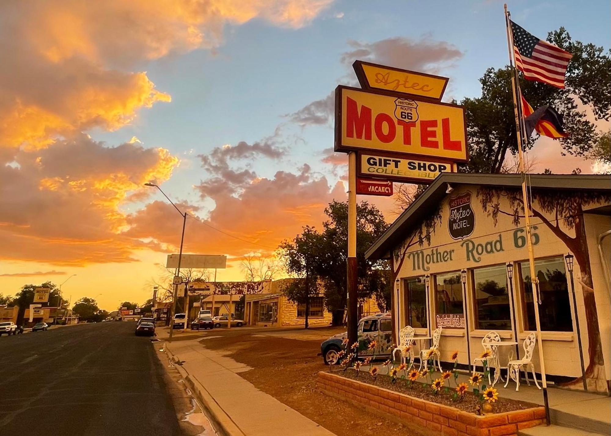 The Aztec Motel & Creative Space Seligman Exteriér fotografie