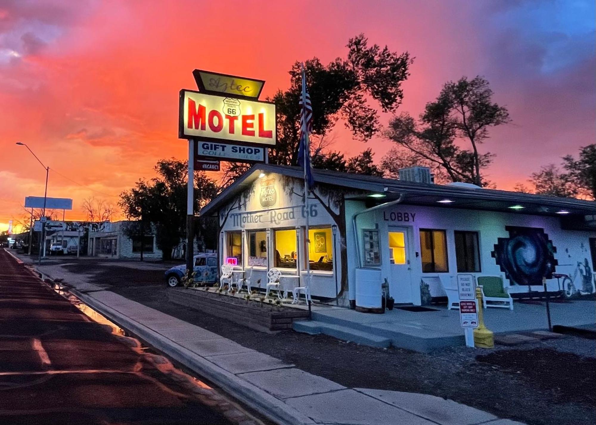 The Aztec Motel & Creative Space Seligman Exteriér fotografie